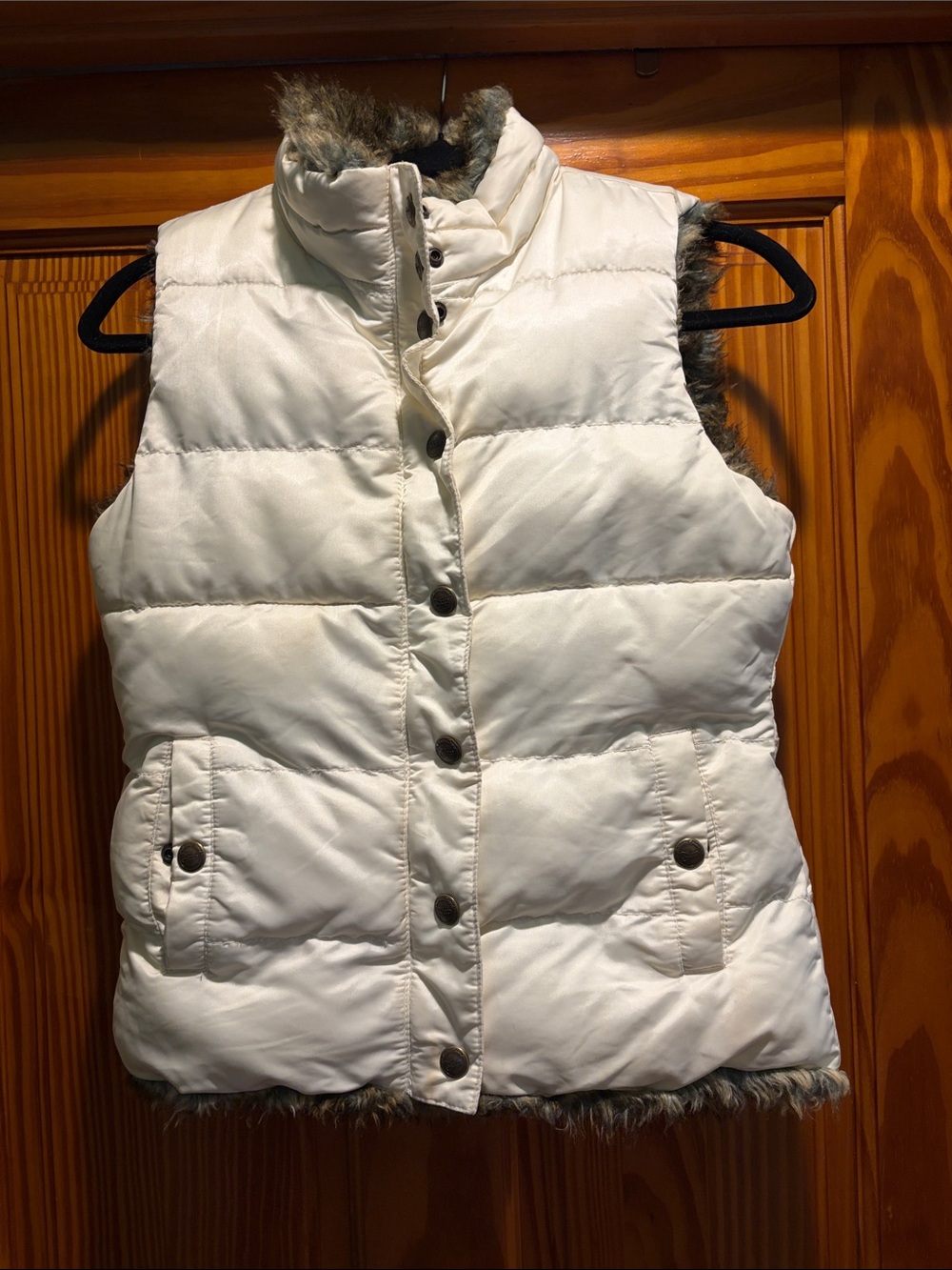 GAP White Quilted Puffer Vest with Faux Fur Trim